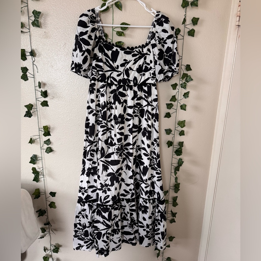 Blu Pepper | Black and White Floral maxi dress